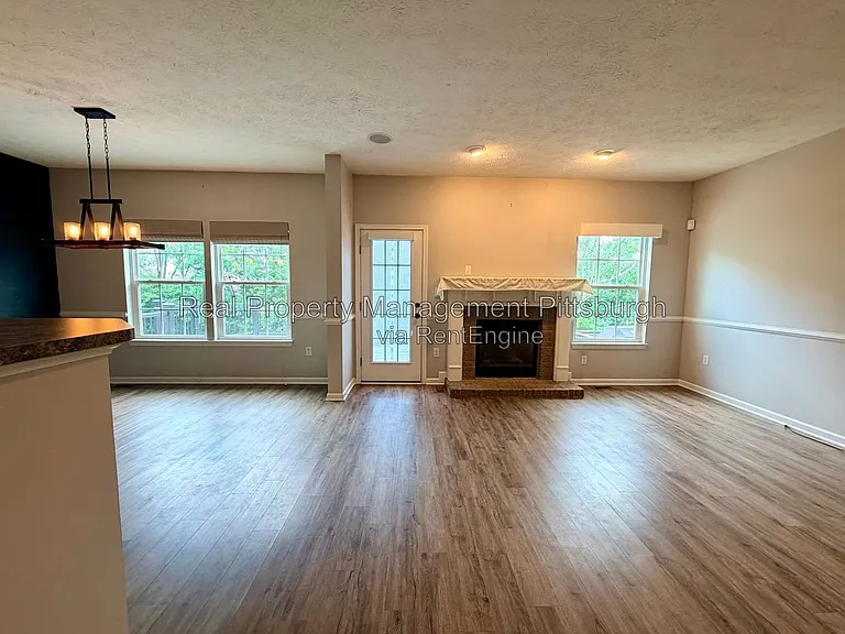 242 Corey Dr — Photo 5