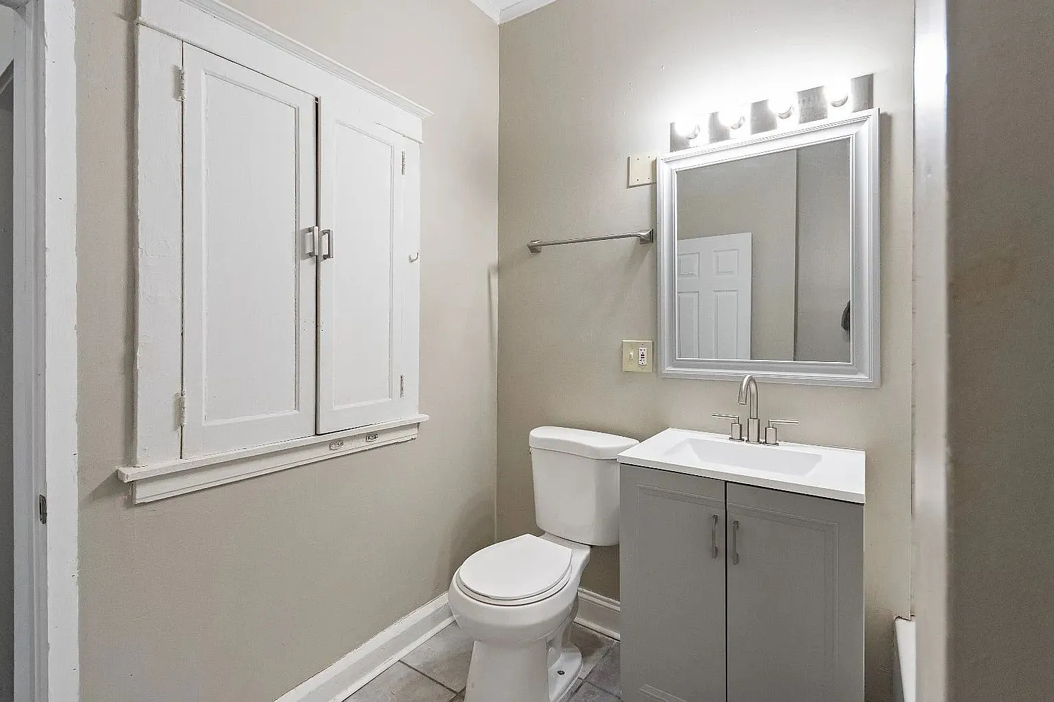 Charming 3-Bedroom Home | 1 Bath | In-Unit Laundry | Updated Kitchen $2,000/month — Photo 3
