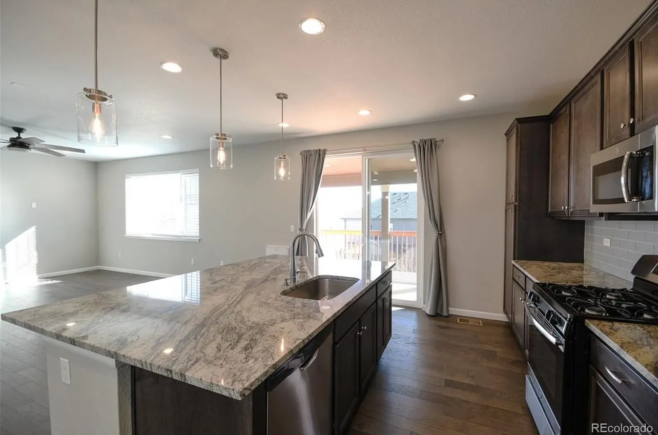 5 bed, 3.5 bath, 3179 sqft, $3,600 — Photo 3