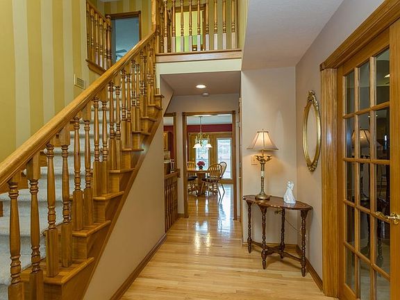 2nd image of 2821 W Creekview Dr