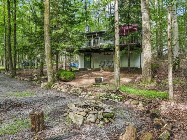 1005 Maple Dr, Pocono Lake, PA 18347