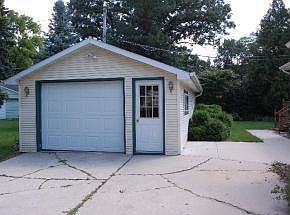 4th image of 470 Western Ave