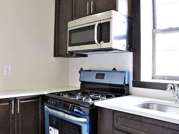 3rd image of 435 Marion St APT 2L