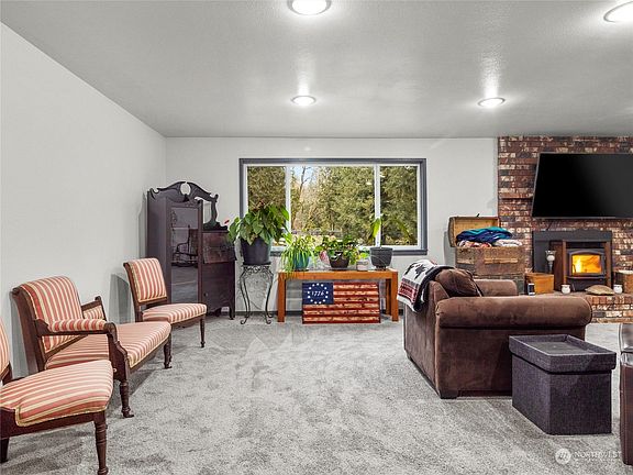 4th image of 16214 264th Street E
