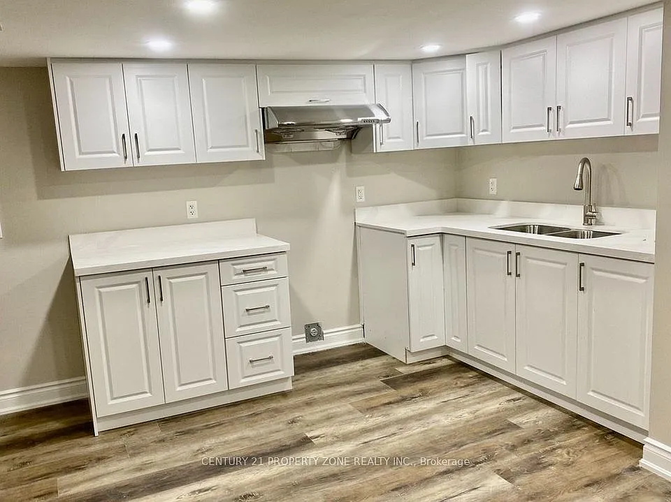 3 bed, $1,900 — Photo 2