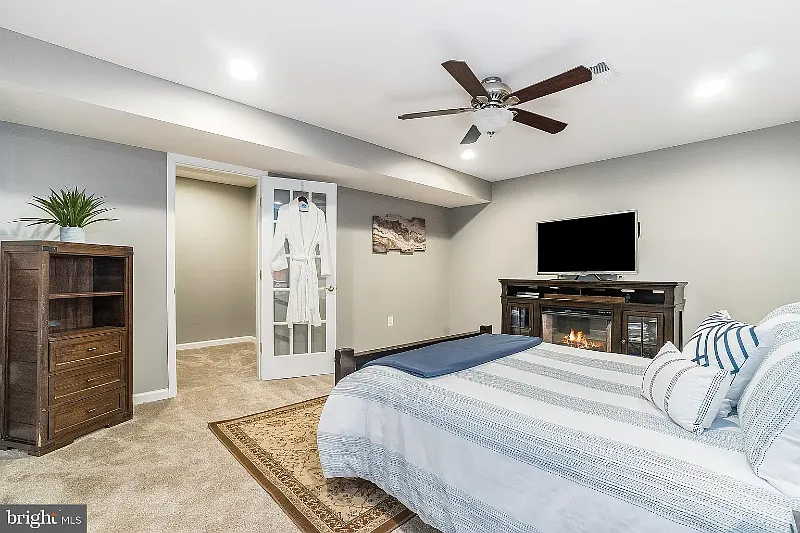 1 bed, 1500 sqft, $1,900 — Photo 1