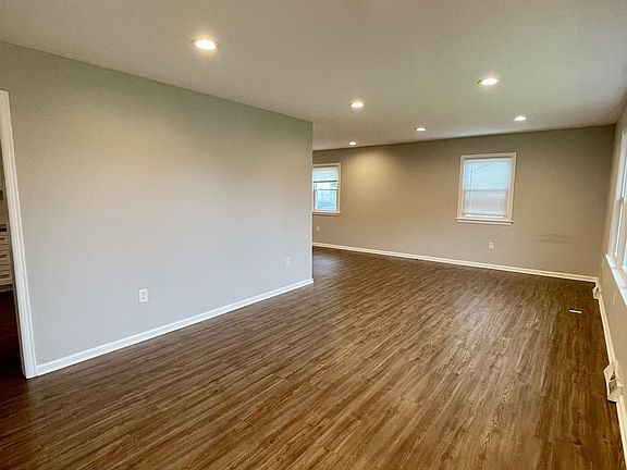 3rd image of 111 Frederick Dr