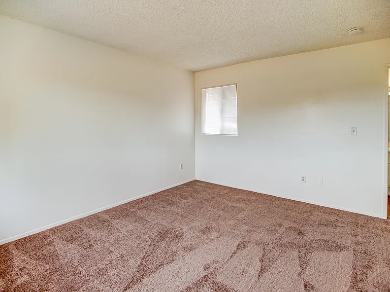 Sierra View Apartments — Photo 8