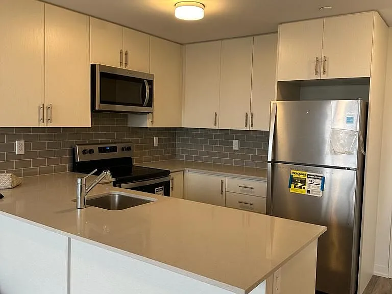 3401 Ridgeway Dr #422 — Photo 5