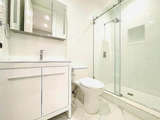 4th image of 490 Chauncey St #1B