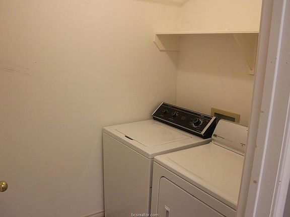 5th image of 402 Princeton Cir