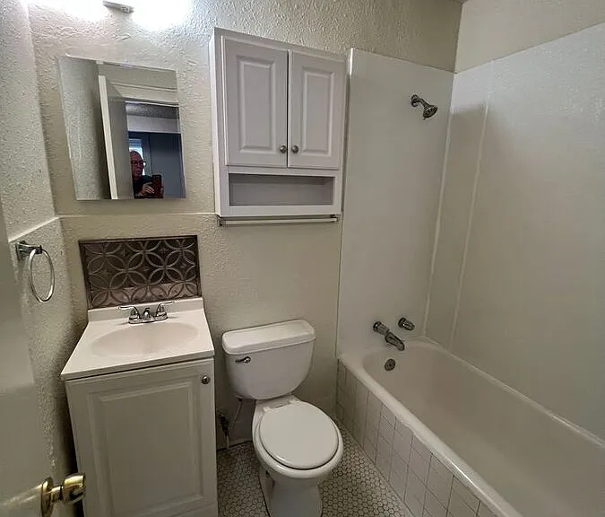 2601 N Walker Ave #9 — Photo 12