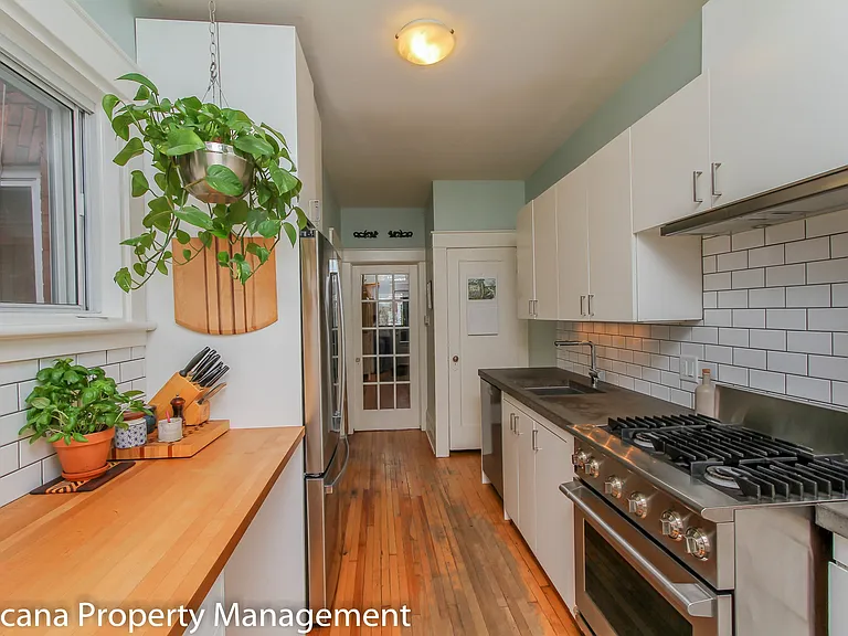 165 Irving Ave — Photo 12