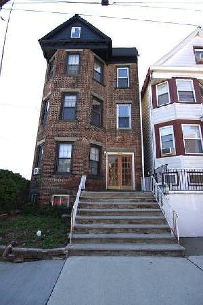 1st image of 11 Howard Pl APT 3