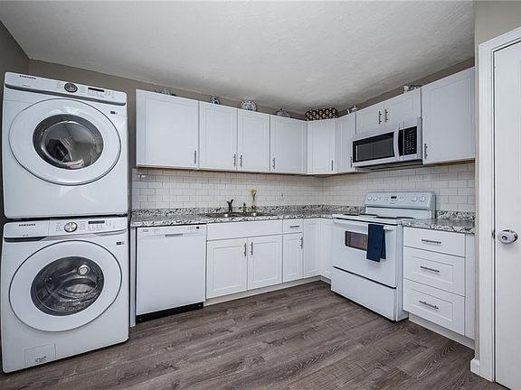 4th image of 15417 White Ave