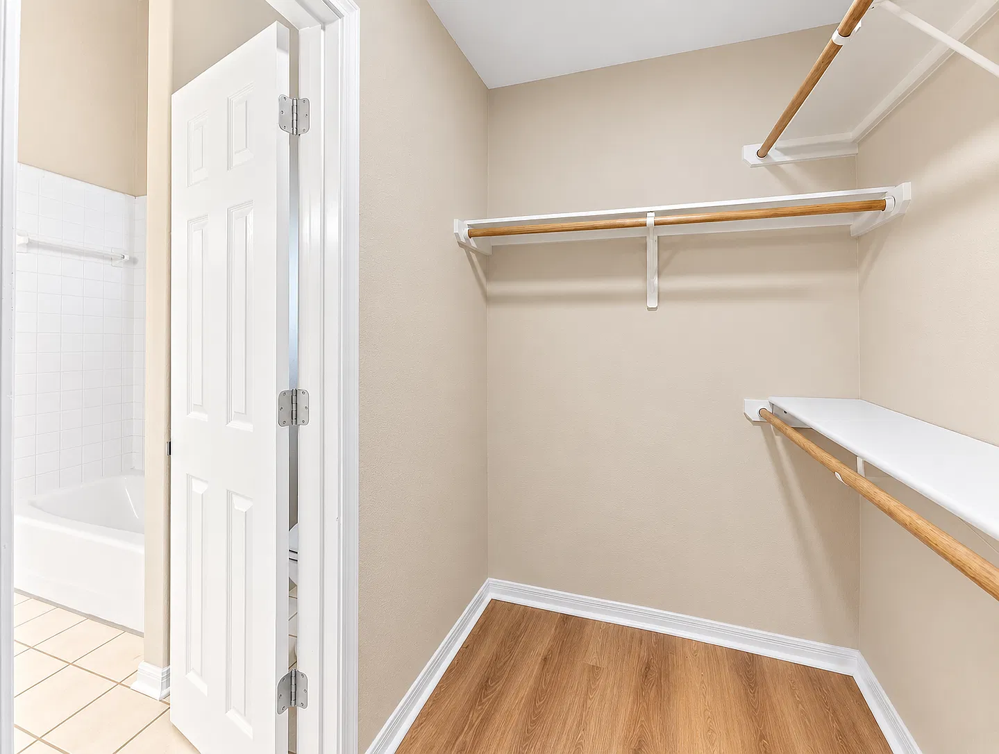 3 bed, 1360 sqft, $550 — Photo 3