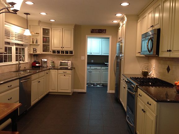 5th image of 820 Moffat Ln