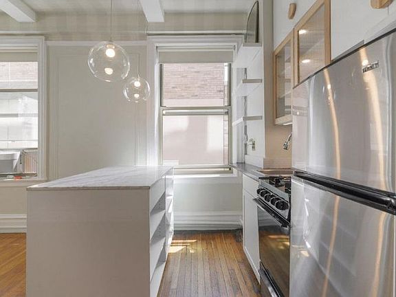 4th image of 170 W 74th St APT 815