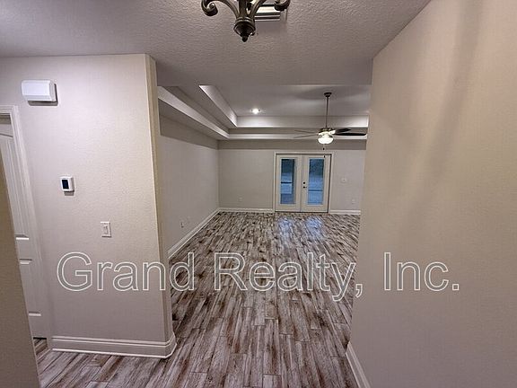 3rd image of 4999 Creekside Ln