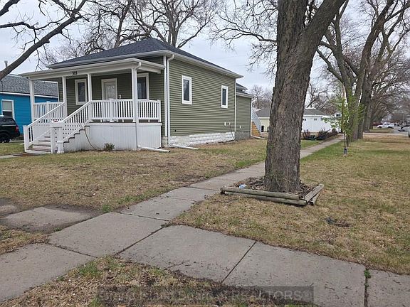 4th image of 303 E 11th St