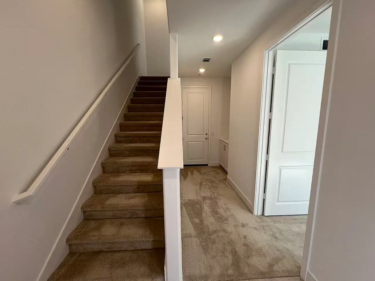 4 bed, 4.5 bath, 2206 sqft, $6,000 — Photo 2