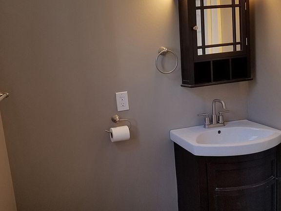 4th image of 4940-4942 Odell St