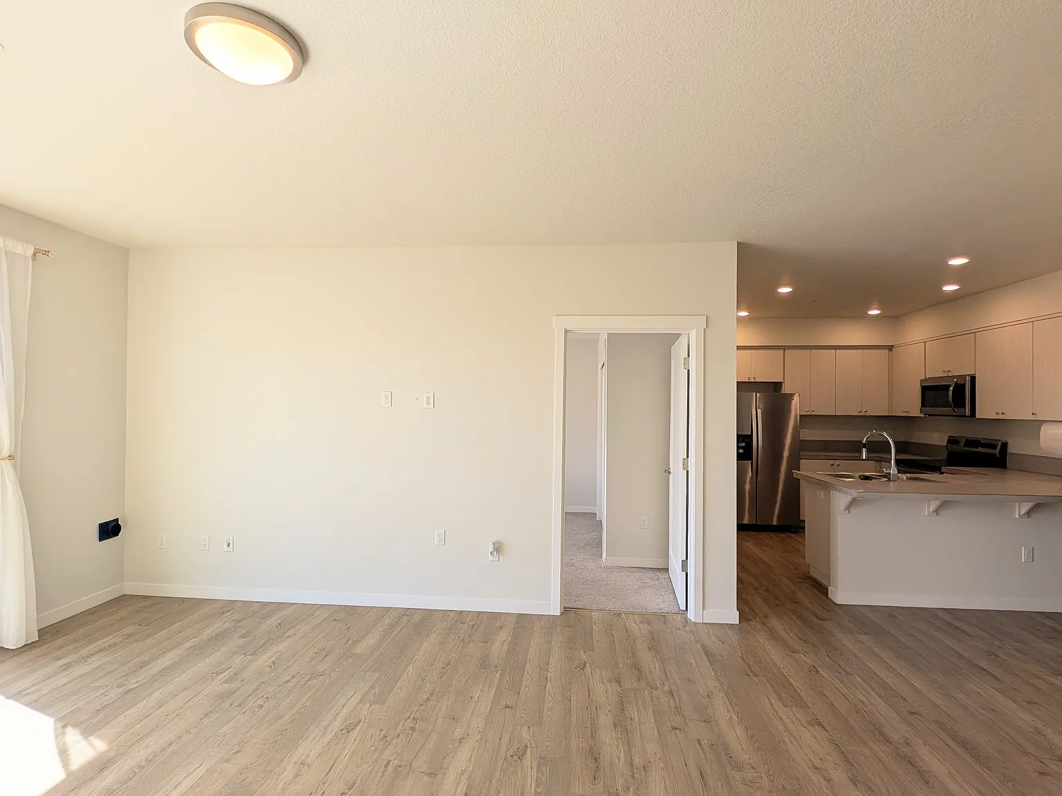 2 bed, 1105 sqft, $2,325 — Photo 3