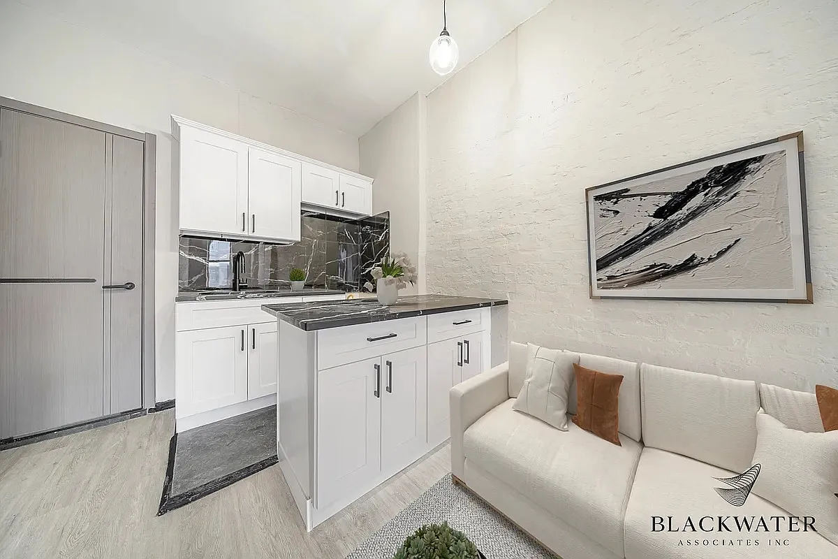 309 West 43rd Street — Photo 4