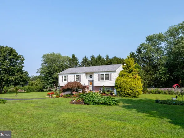 112 Clearfield Ln, East Fallowfield, PA 19320