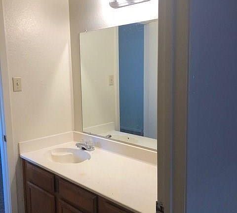 3rd image of 2404 Meadow Ln