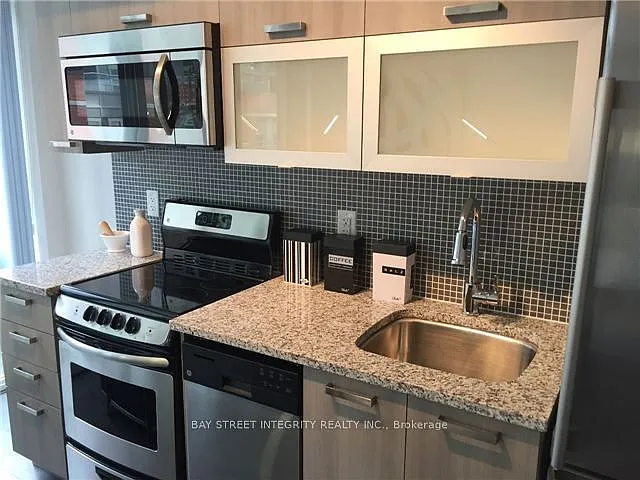 36 Lisgar St #602W — Photo 10