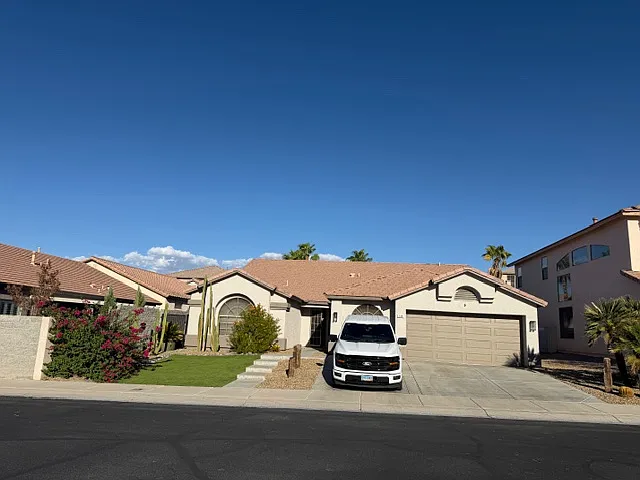 4 bed, 2.5 bath, 2563 sqft, $4,220 — Photo 1