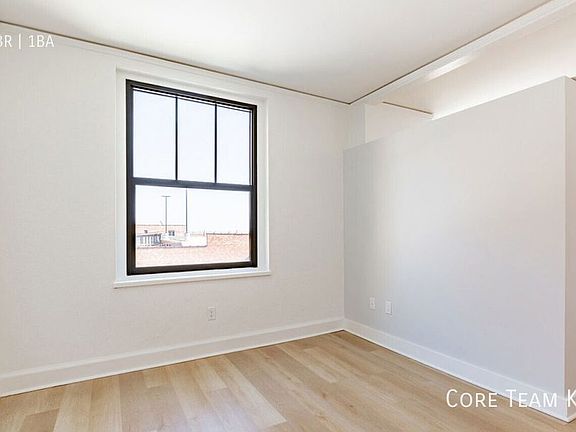4th image of 917 McGee St #526