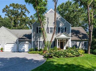 4 Quail Ridge Rd, Glen Cove, NY 11542