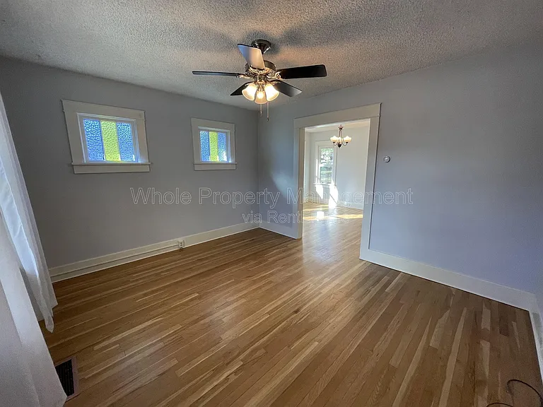 4909 Beach Ct — Photo 4