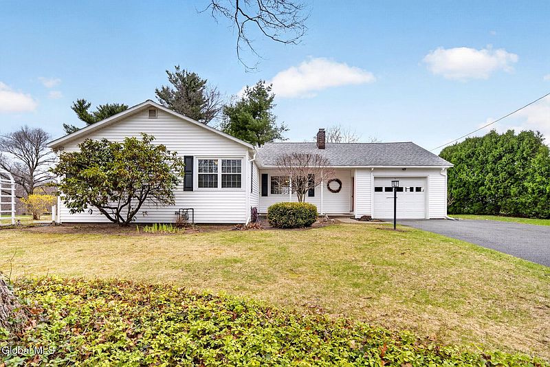3rd image of 1041 Niskayuna Road