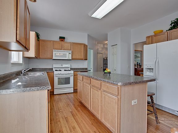 3rd image of 256 N Crooked Lake Ln