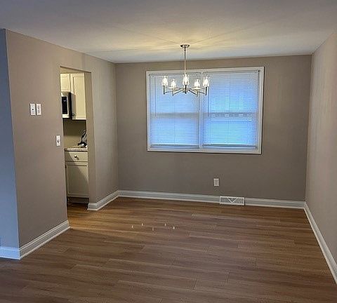 5th image of 1827 Sussex Ct