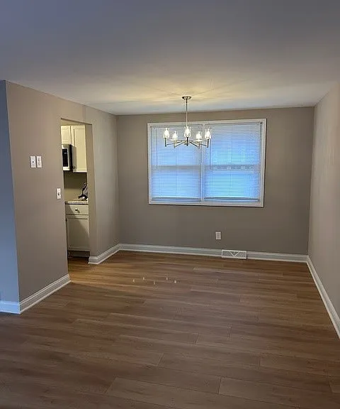 1827 Sussex Ct — Photo 5