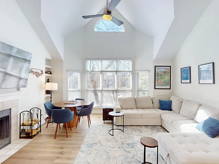 521 N Graham St #3E — Photo 8
