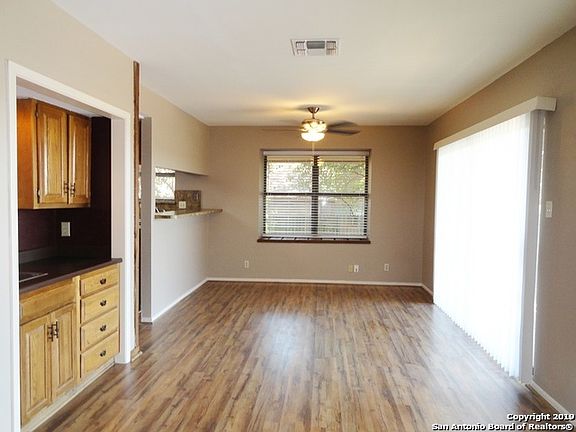 5th image of 13419 Shorecliff St