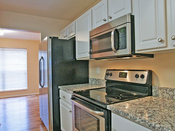 4th image of 8779 Lazelle Village Dr