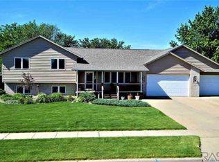 7105 W 22nd St, Sioux Falls, SD 57106