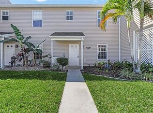 6091 Lake Front Dr, Fort Myers, FL 33908