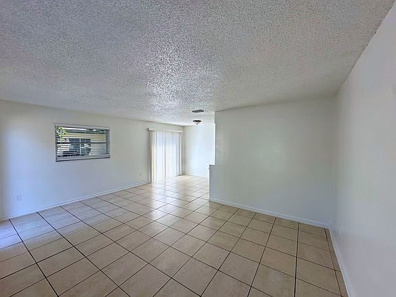 4th image of 4800 Serafica Dr