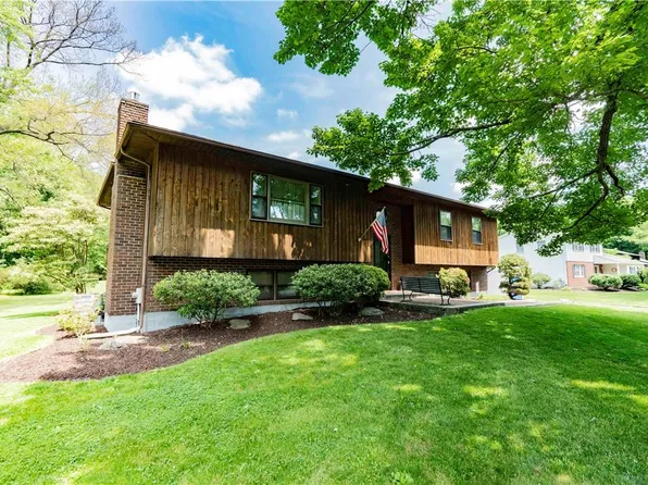 28 Newhard Place, Hopewell Junction, NY 12533