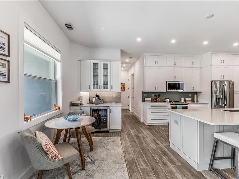 1245 Imperial Dr — Photo 2