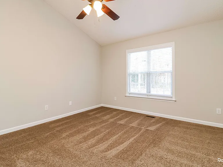 312 Hocutt Dr — Photo 8