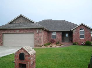 882 W Heather Glen Rd, Nixa, MO 65714