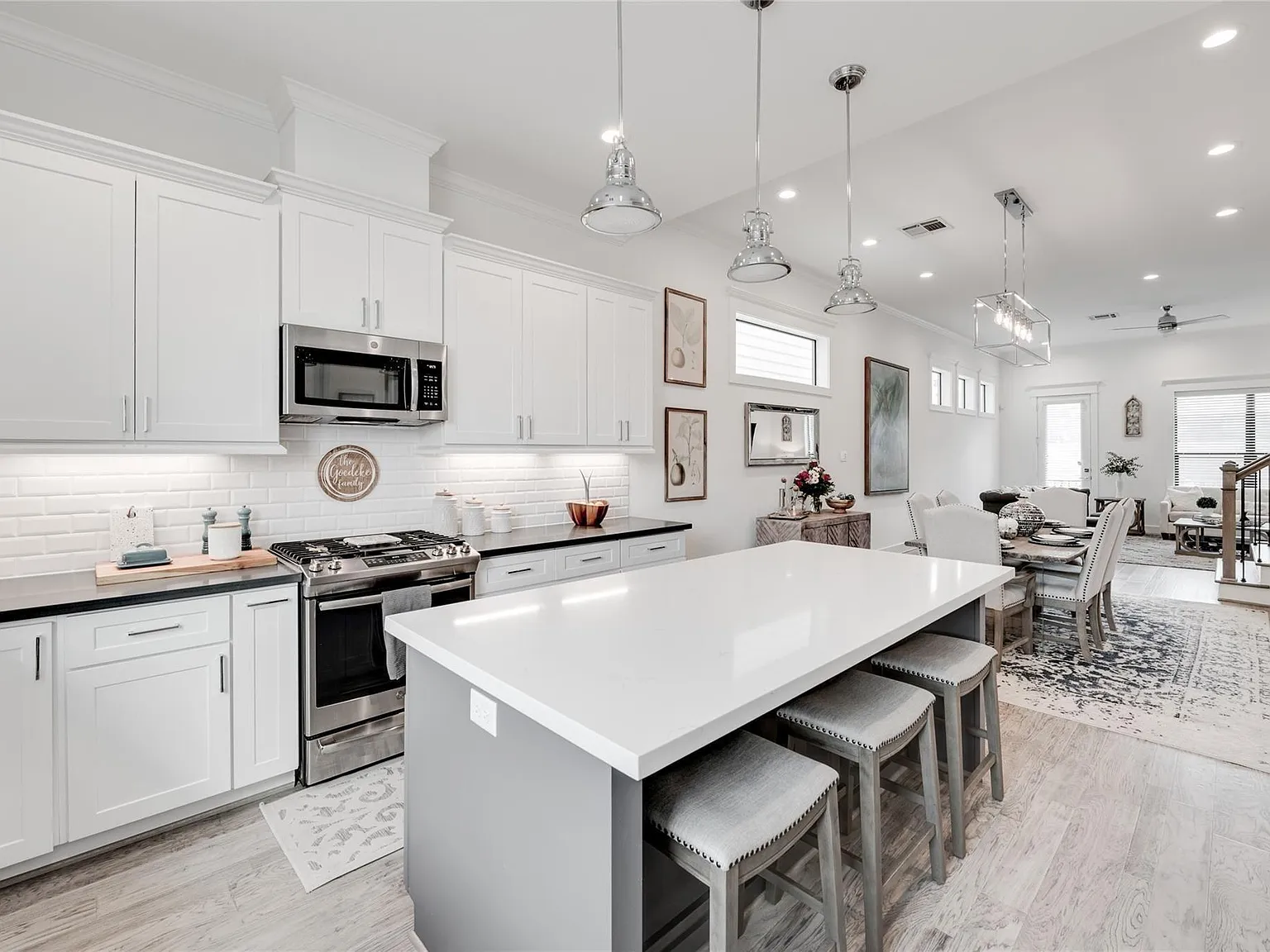 3 bed, 3.5 bath, 2319 sqft, $4,250 — Photo 1